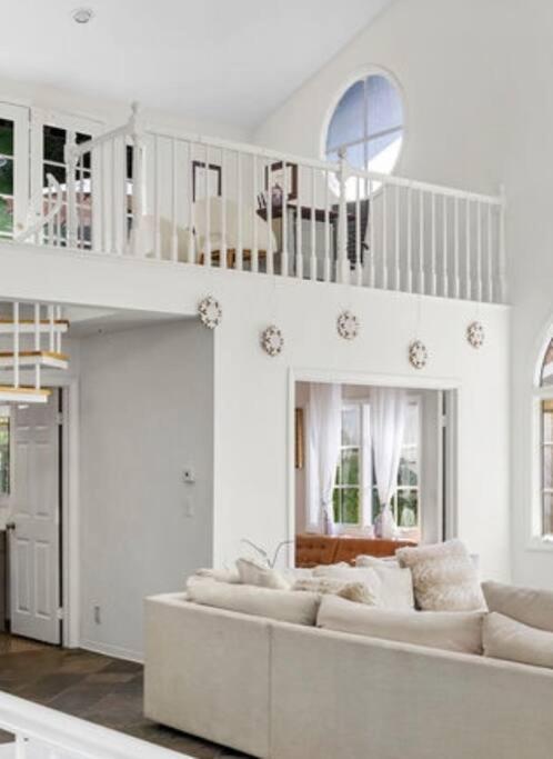 Stunning Mediterranean Mansion In Laurel Canyon Los Angeles Exteriör bild