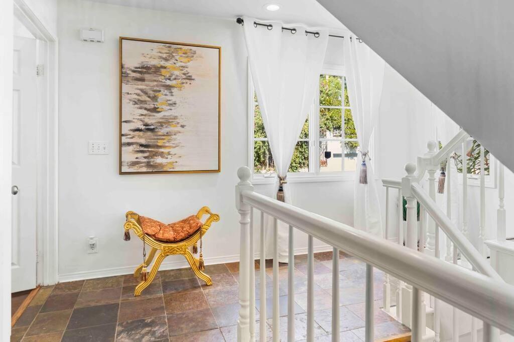 Stunning Mediterranean Mansion In Laurel Canyon Los Angeles Exteriör bild