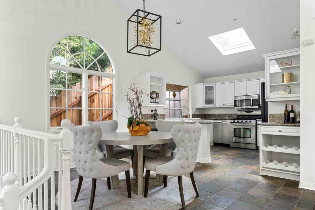Stunning Mediterranean Mansion In Laurel Canyon Los Angeles Exteriör bild